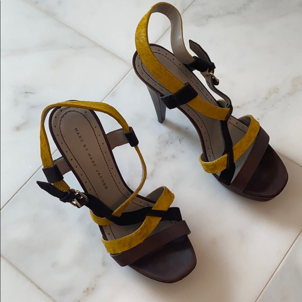 🎉HP🎉 Designer Pumps! - Picture 6 of 9